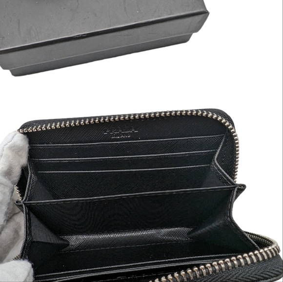 Prada Zippy Black Safiano Wallet - Picture 6 of 7